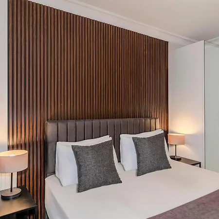 ホテル Etiz & Residences
