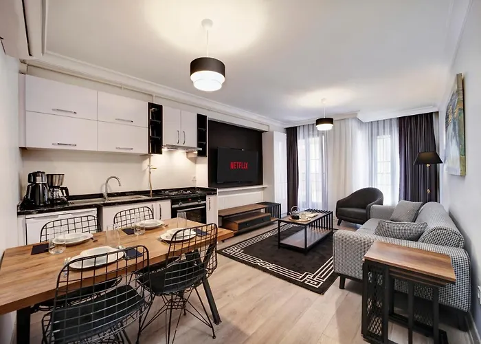 Hotel Etiz & Residences 3*