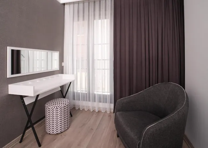 Hotel Etiz & Residences 3*