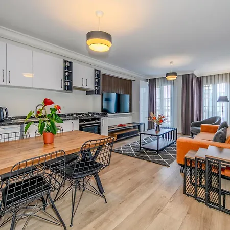 Hotel Etiz & Residences 3*