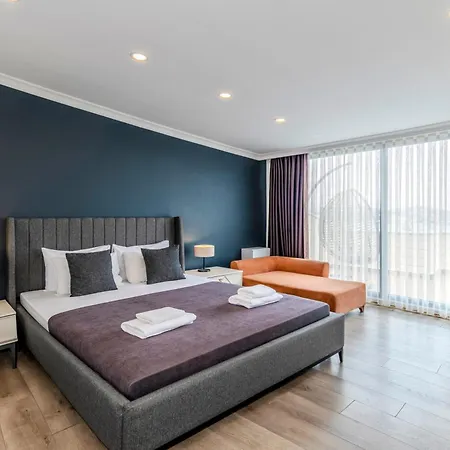 Hotel Etiz & Residences 3*