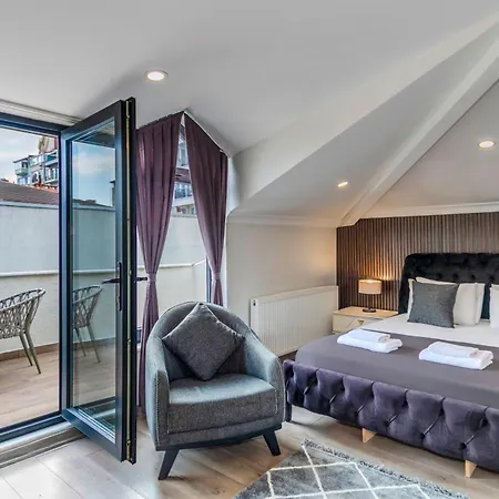 Hotel Etiz & Residences 3*