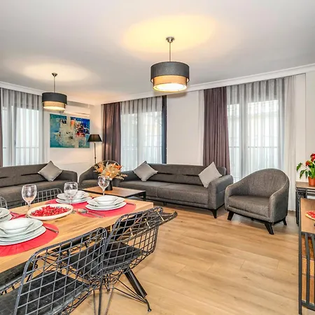 Hotel Etiz & Residences 3*