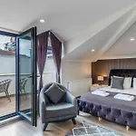 Hotel Etiz & Residences 3*