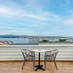 Etiz & Residences Hotel