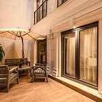 Hotel Etiz & Residences 3*